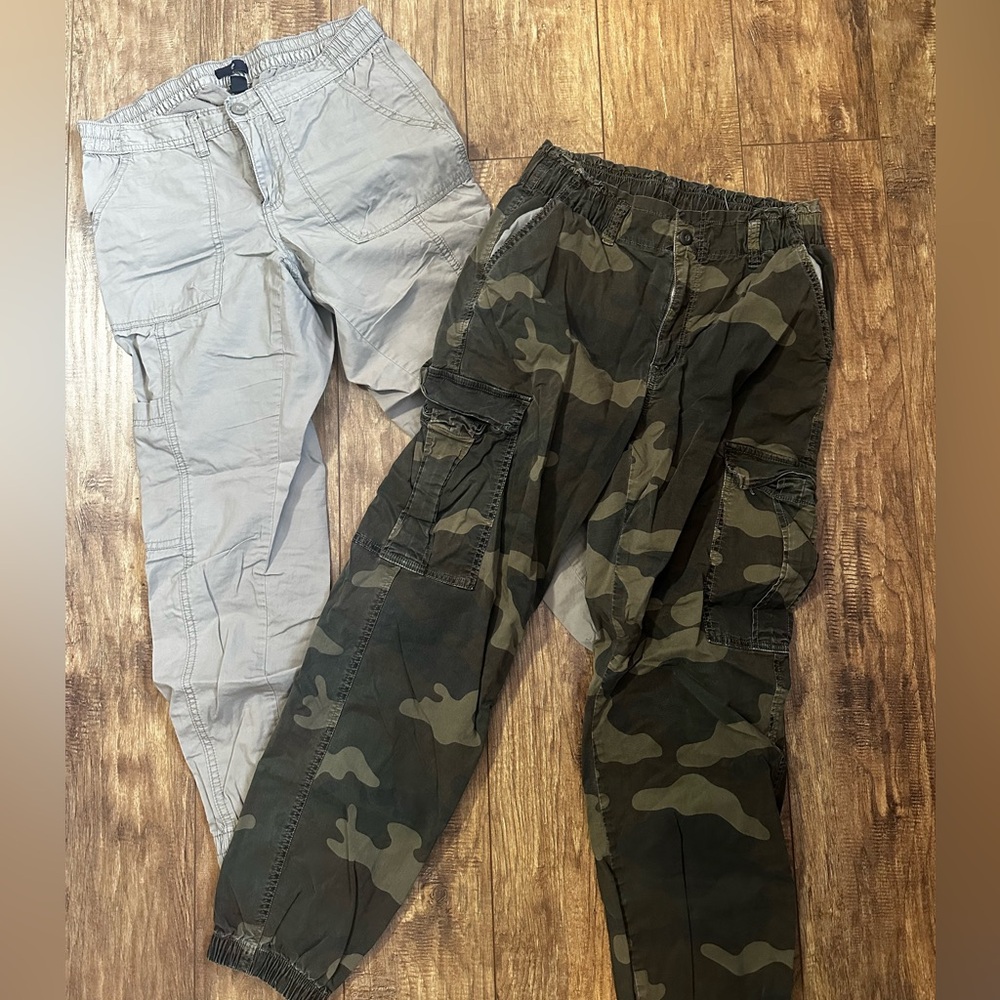Bundle of Gap and American Eagle Cargo pants size 6